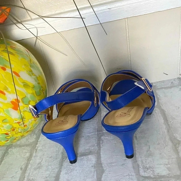 EY | Great Grommets Stylish Strappy Sandal with on-trend metallic grommet trim - Picture 7 of 8